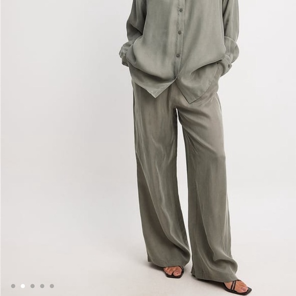 NA-KD Cupro Blend Elastic Waist Pants - Picture 1 of 5